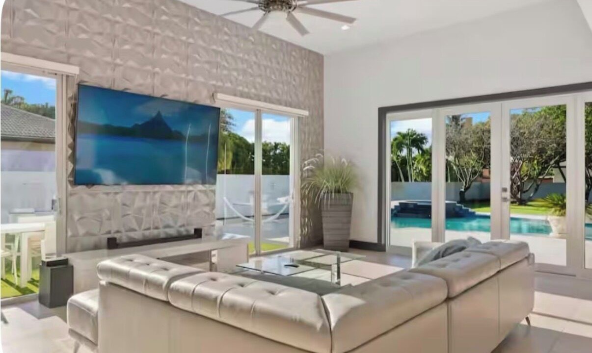 Photo of Livingroom in Ludlam
