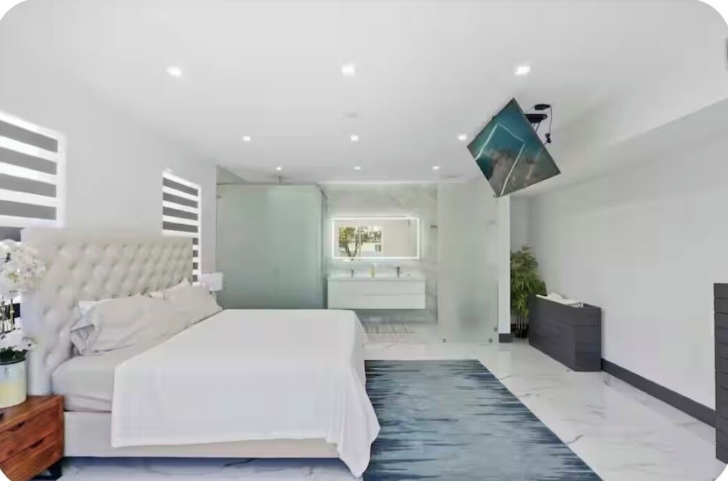Photo of Bedroom in Ludlam