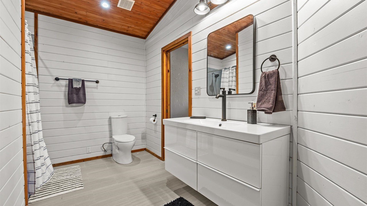 Photo of Bathroom in Collbran