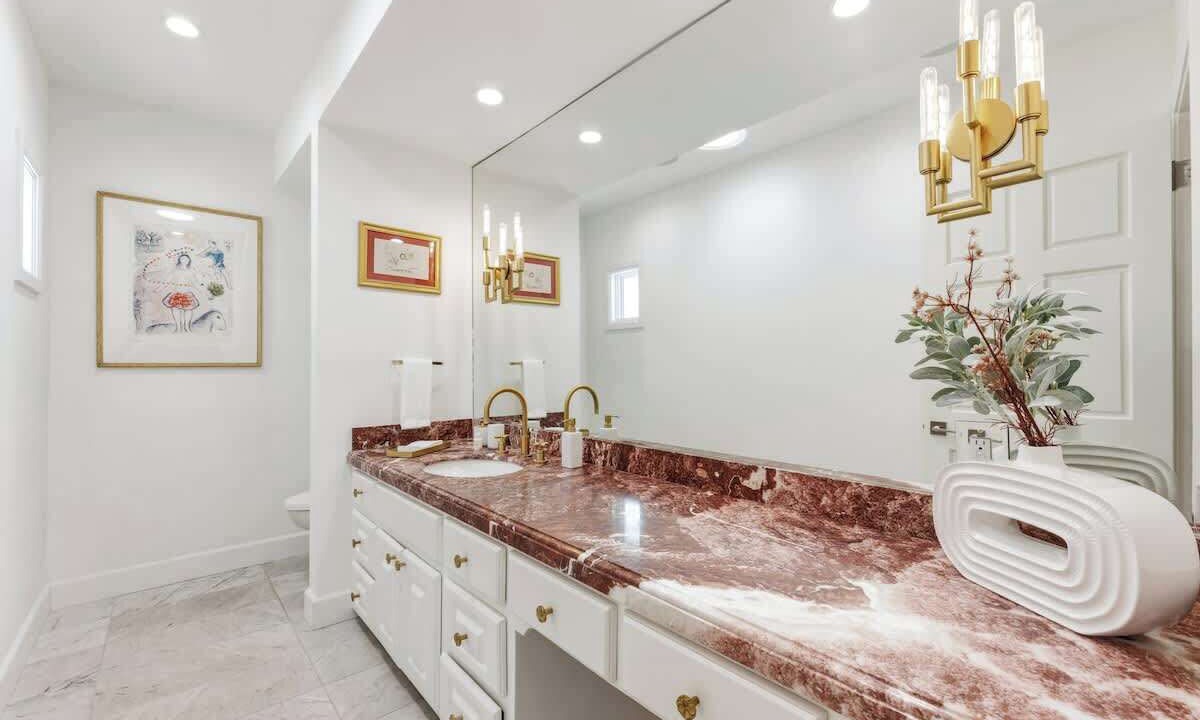 Photo of Bathroom in Los Angeles