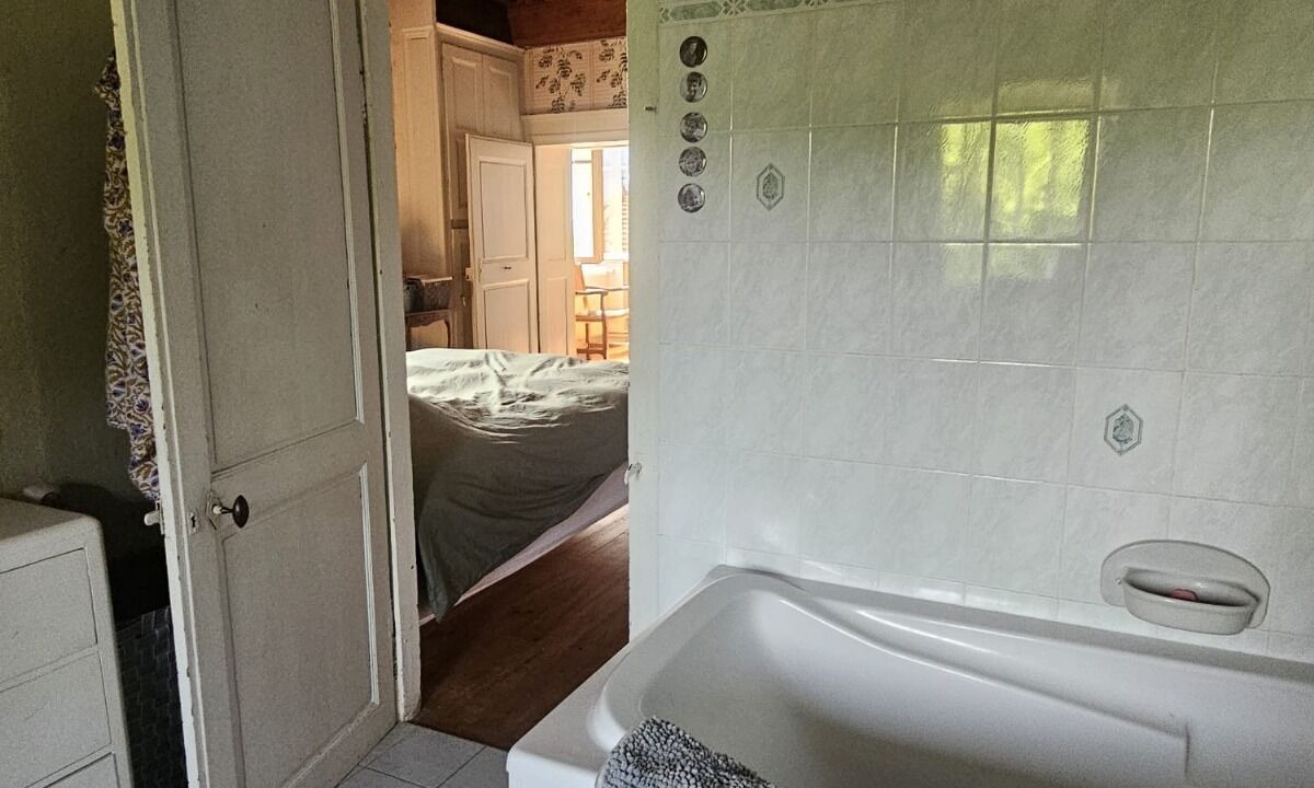 Photo of Bathroom in Belmont-Luthezieu