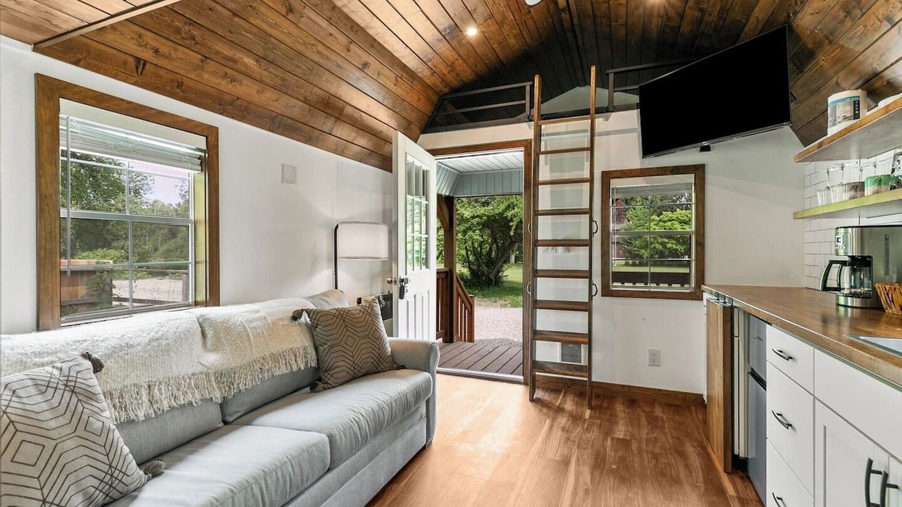 Photo of Livingroom in Monroe