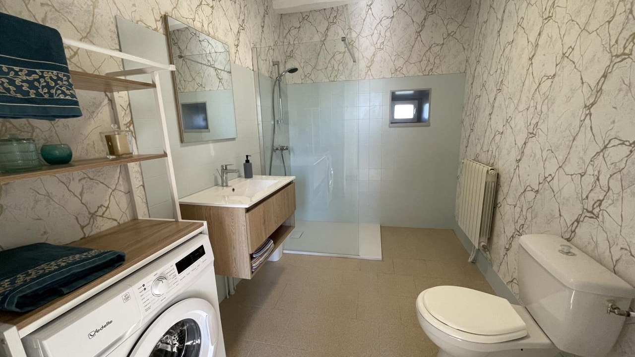 Photo of Bathroom in Manthelan