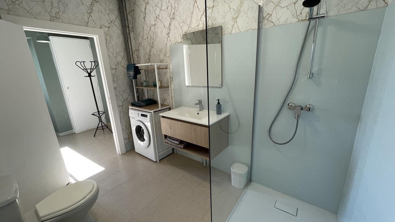 Photo of Bathroom in Manthelan