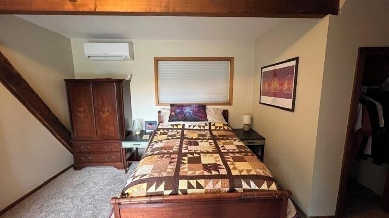 Photo of Bedroom in Weed