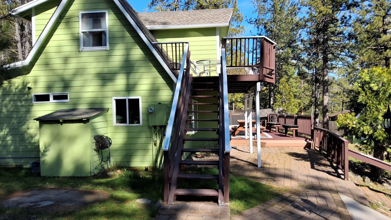 Photo of Outdoor in Weed