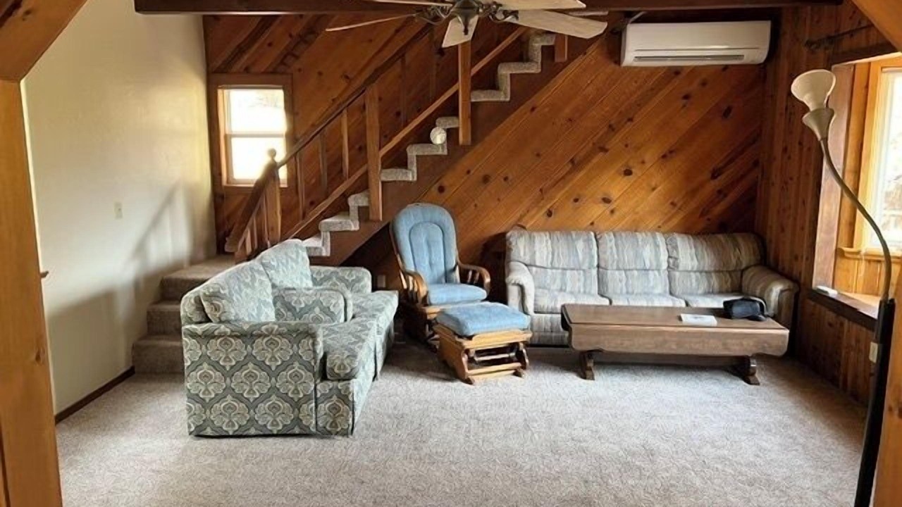 Photo of Livingroom in Weed