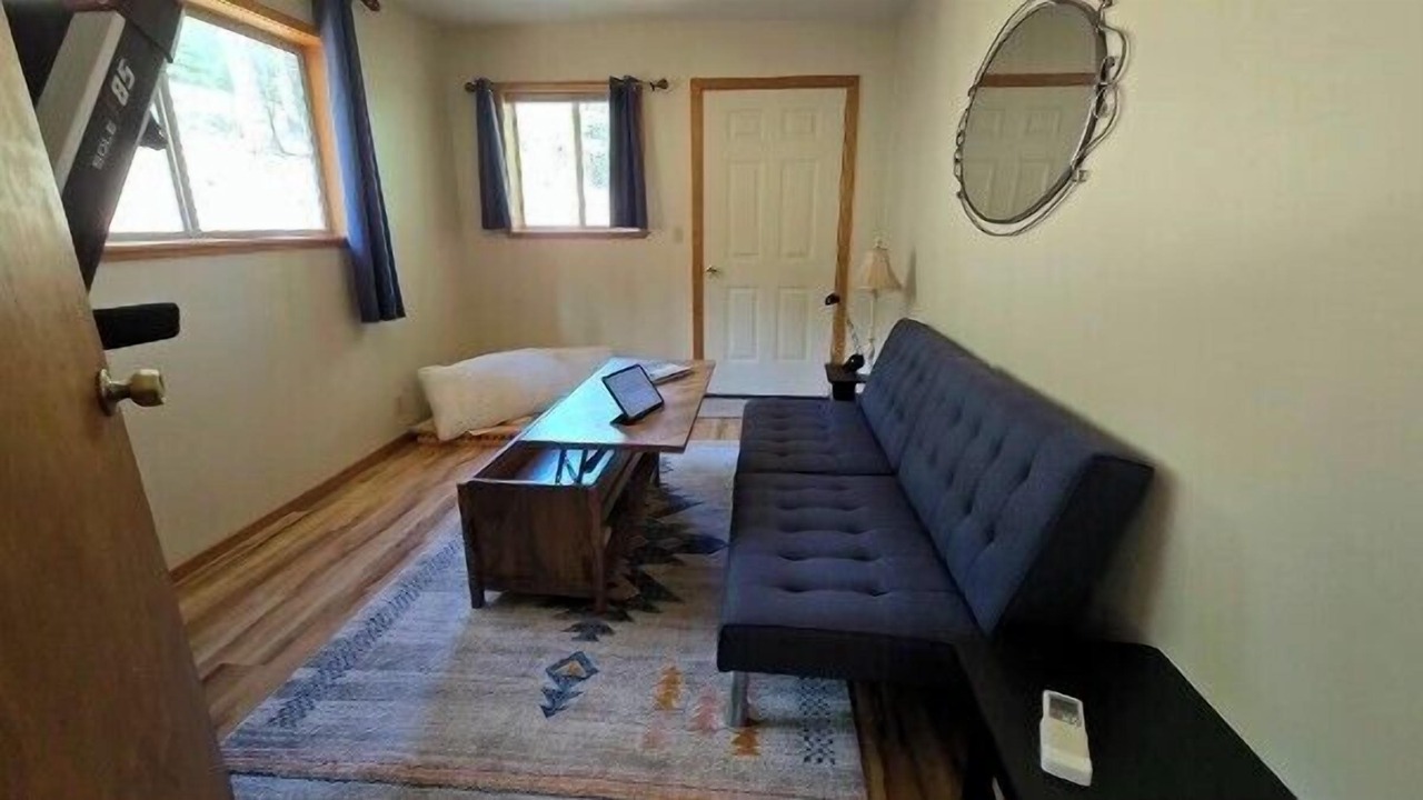 Photo of Livingroom in Weed
