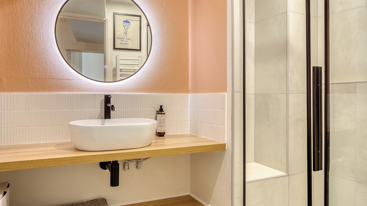 Photo of Bathroom in Rouen City Centre
