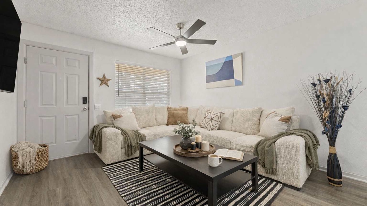 Photo of Livingroom in Central Arlington
