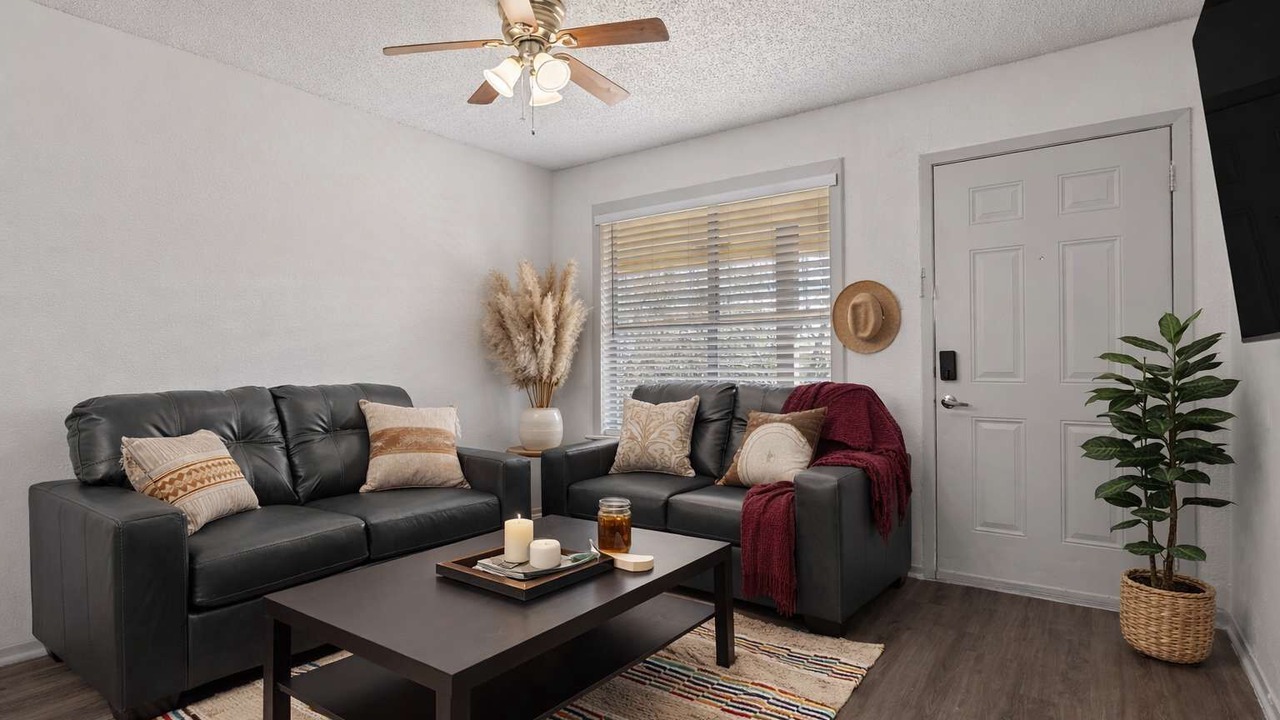 Photo of Livingroom in Central Arlington