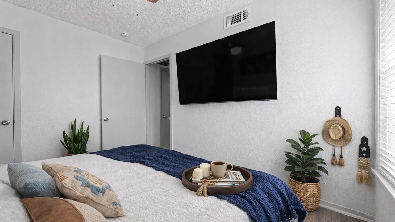 Photo of Bedroom in Central Arlington