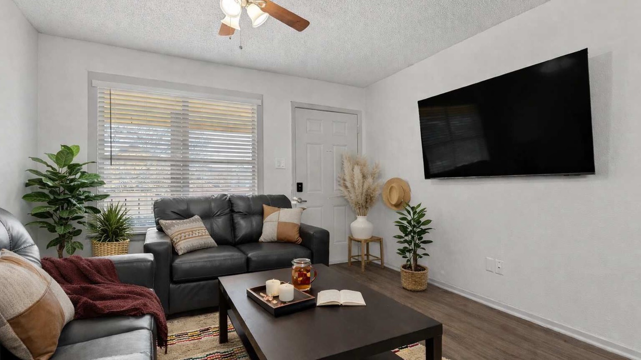 Photo of Livingroom in Central Arlington