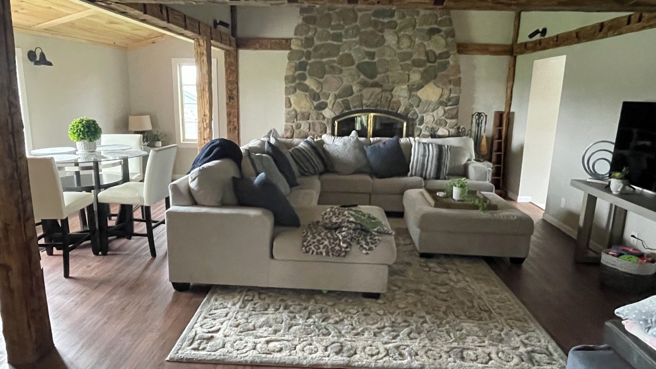 Photo of Livingroom in Bristol Hills