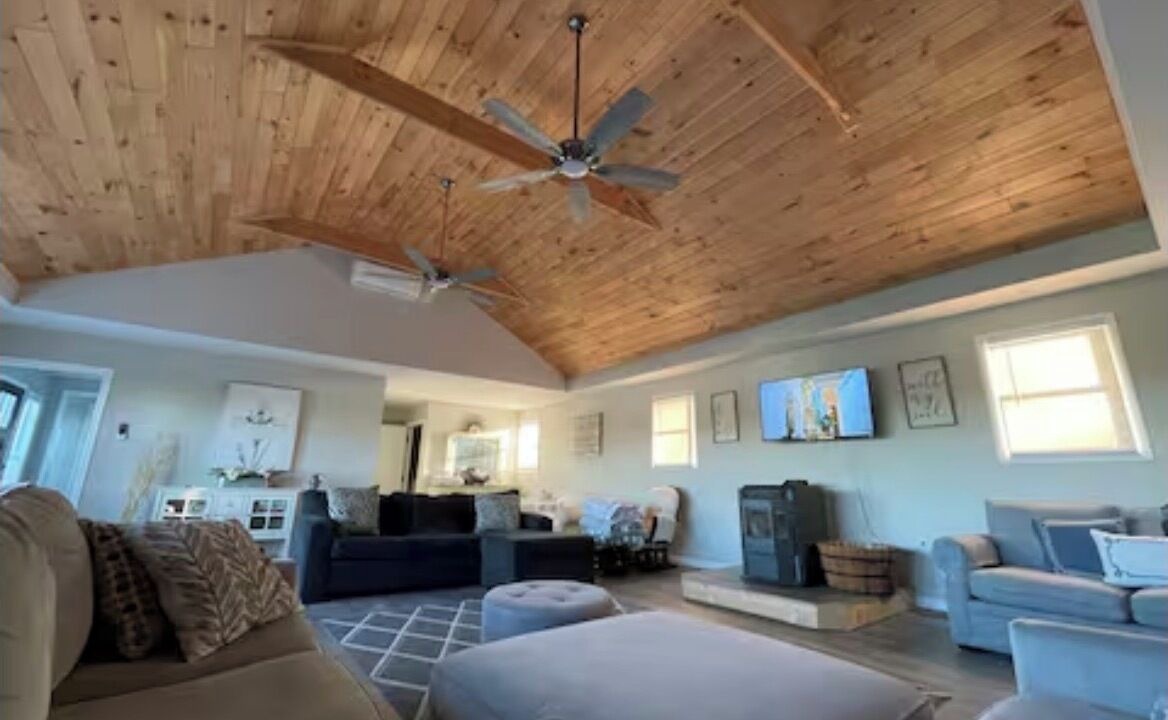 Photo of Livingroom in Bristol Hills