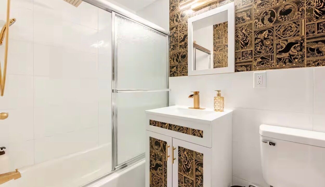 Photo of Bathroom in Lorenz Park