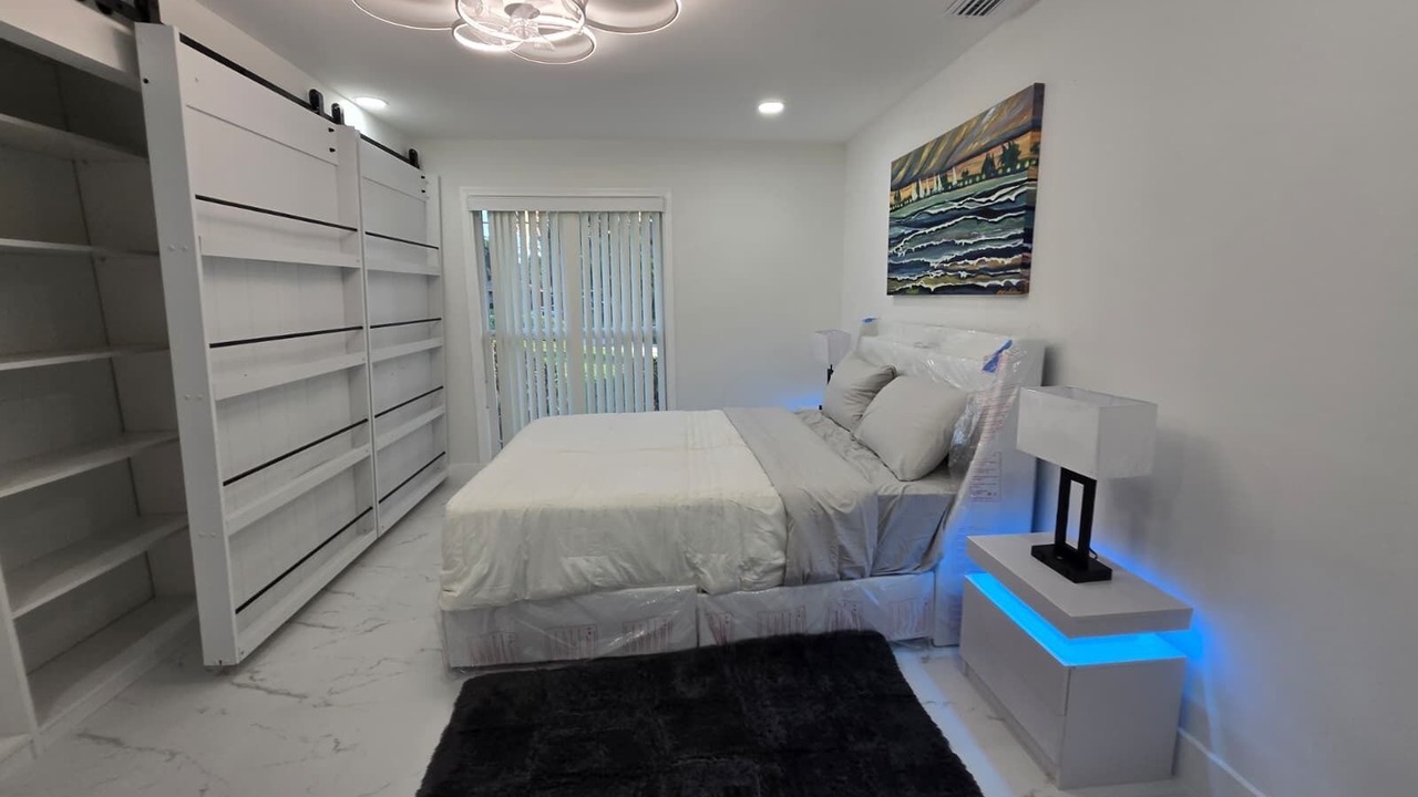 Photo of Bedroom in Greenview Shores