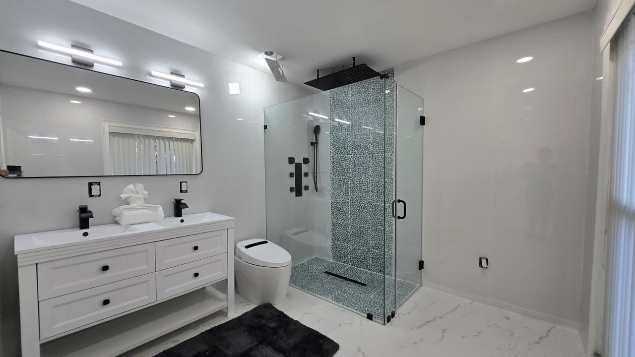 Photo of Bathroom in Greenview Shores