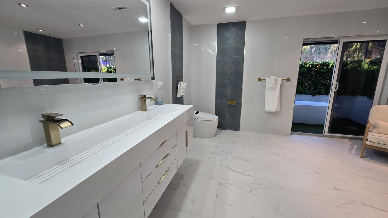 Photo of Bathroom in Greenview Shores