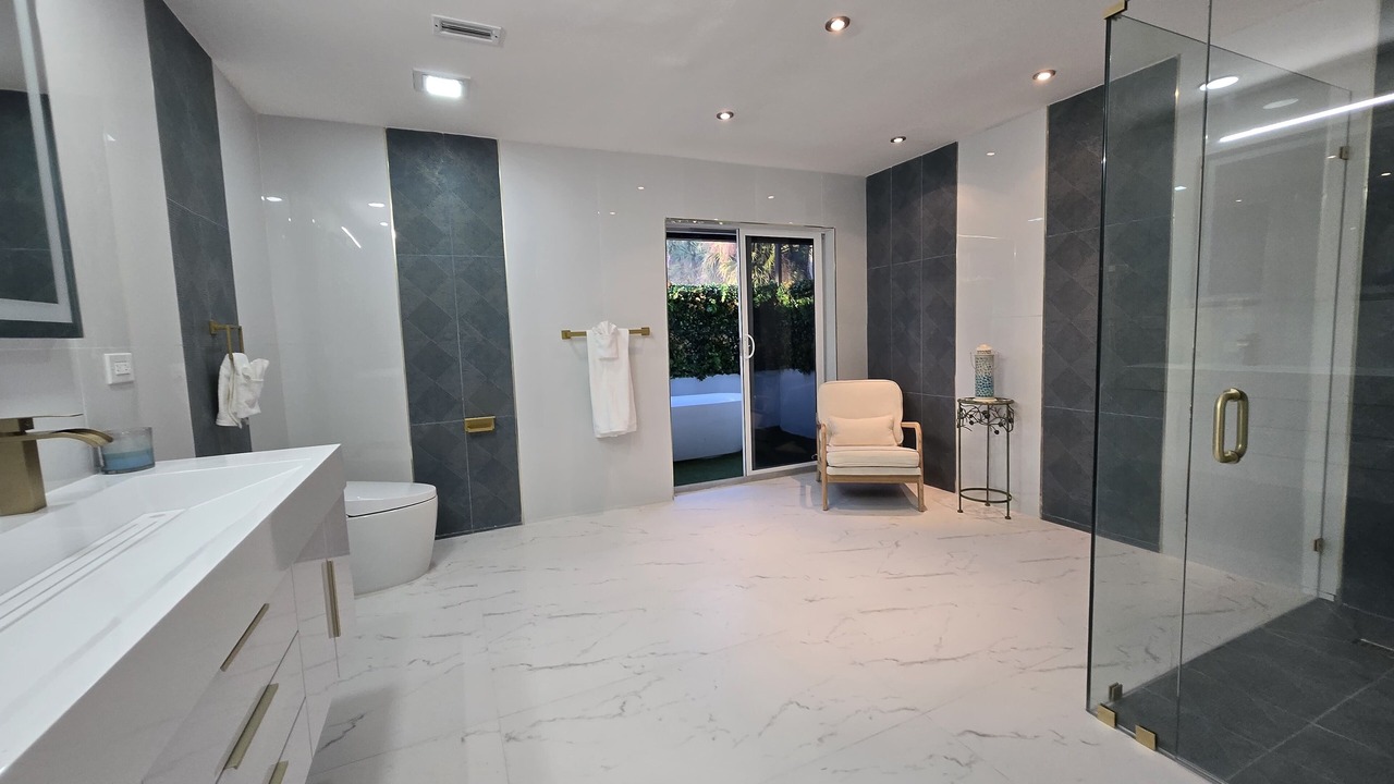 Photo of Bathroom in Greenview Shores
