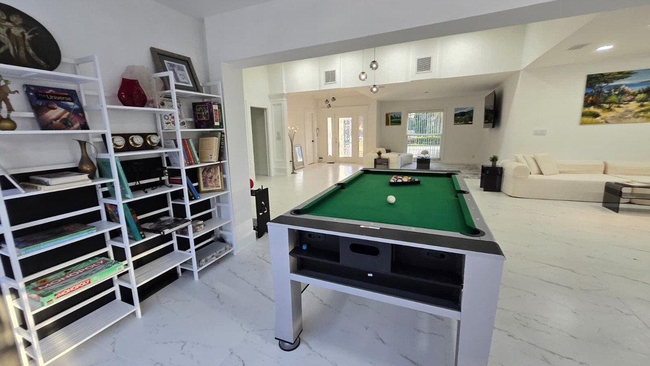 Photo of Bedroom in Greenview Shores