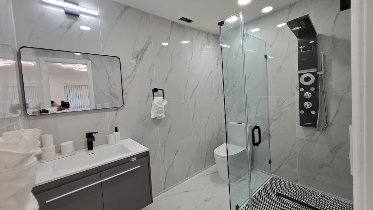 Photo of Bathroom in Greenview Shores