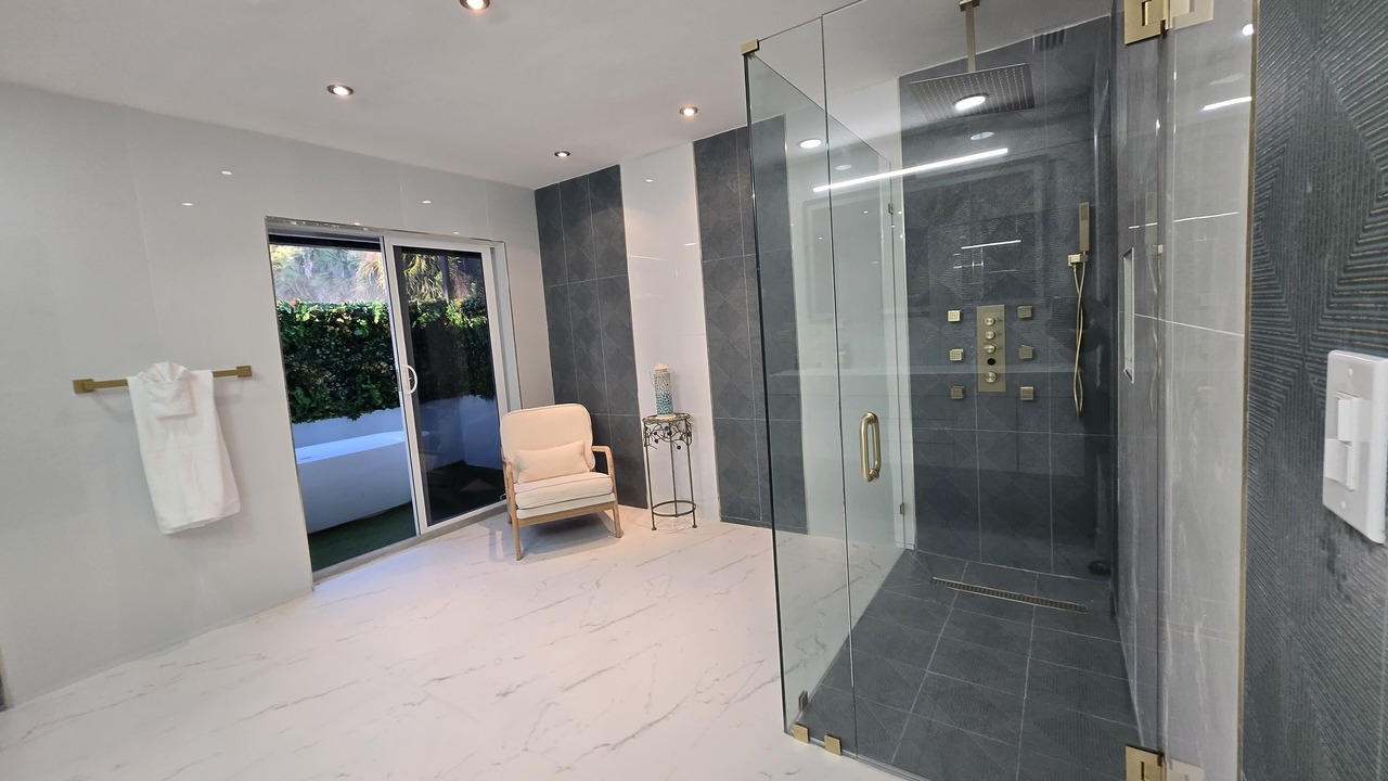 Photo of Bathroom in Greenview Shores