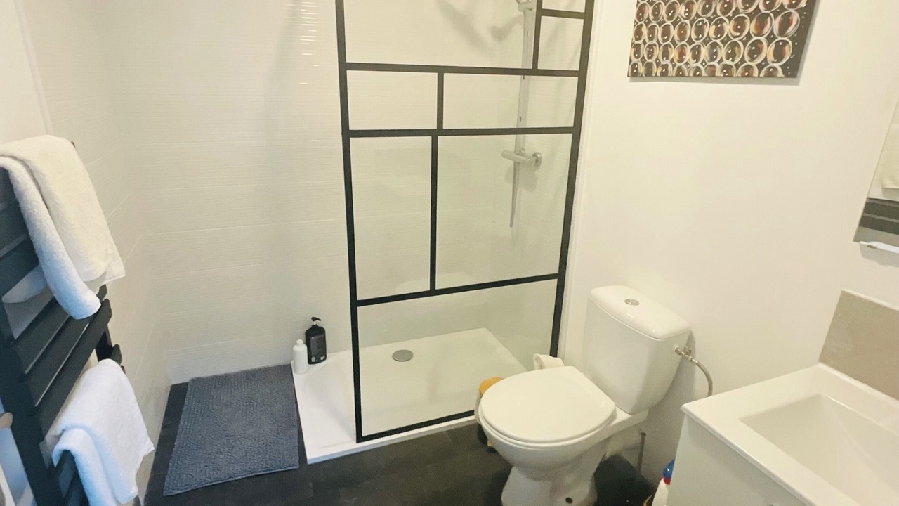 Photo of Bathroom in Mirepoix