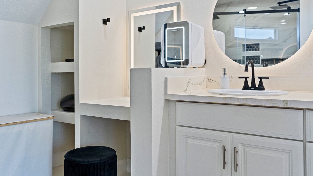 Photo of Bathroom in Auburndale