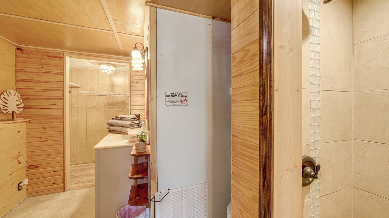 Photo of Bathroom in Hoyt