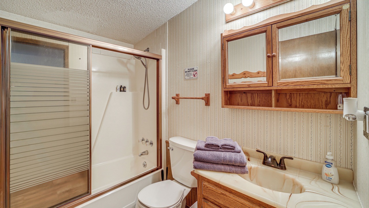 Photo of Bathroom in Hoyt