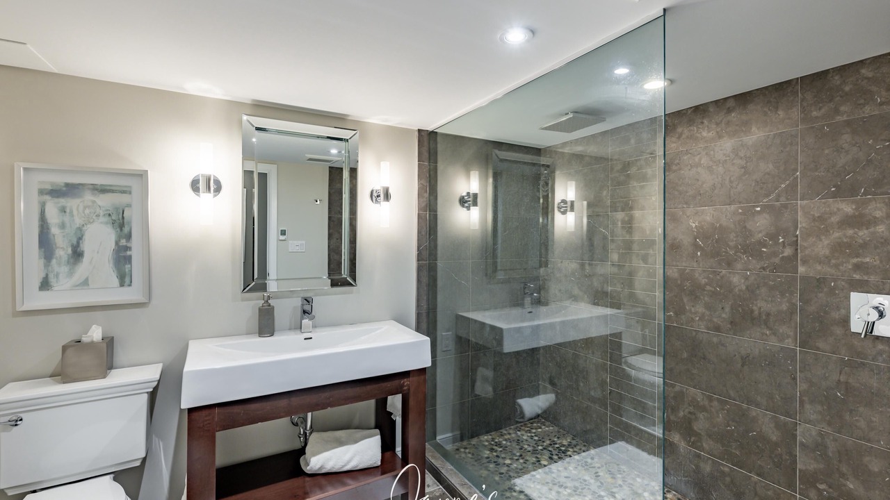 Photo of Bathroom in Clarkson-Lorne Park