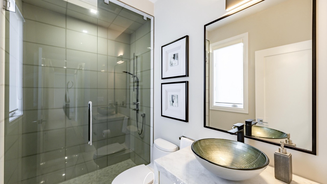 Photo of Bathroom in Clarkson-Lorne Park