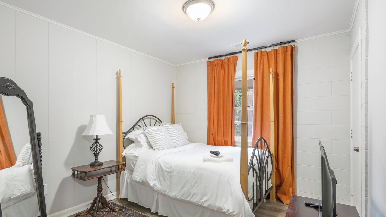 Photo of Bedroom in Ashland