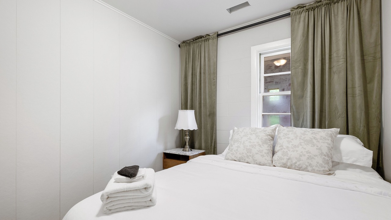 Photo of Bedroom in Ashland