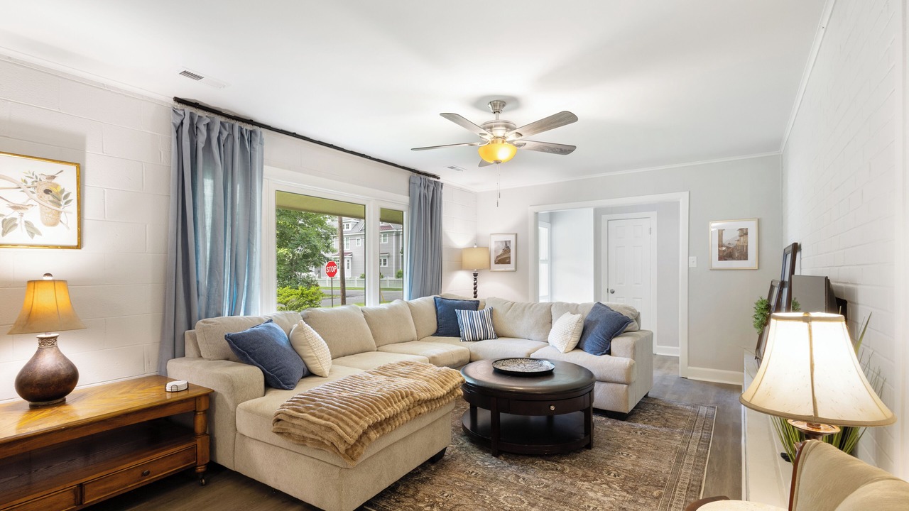 Photo of Livingroom in Ashland