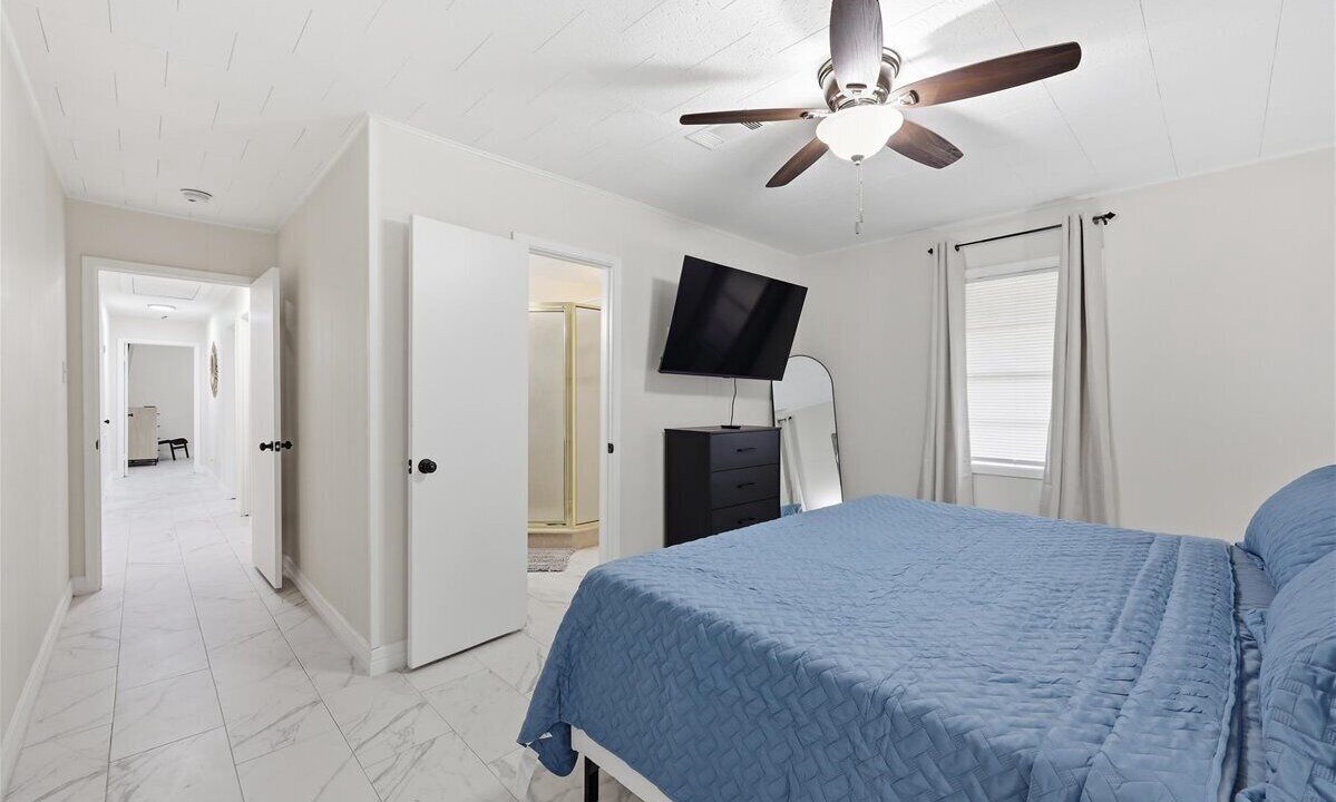 Photo of Bedroom in Groves