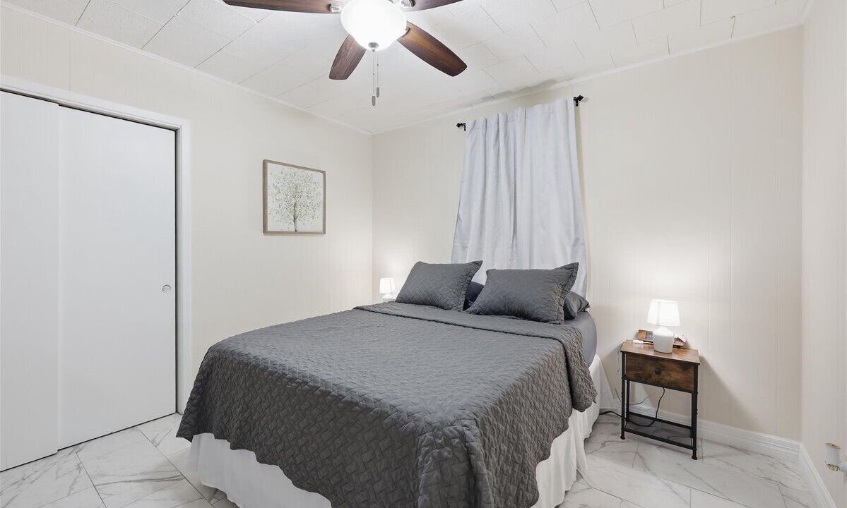 Photo of Bedroom in Groves