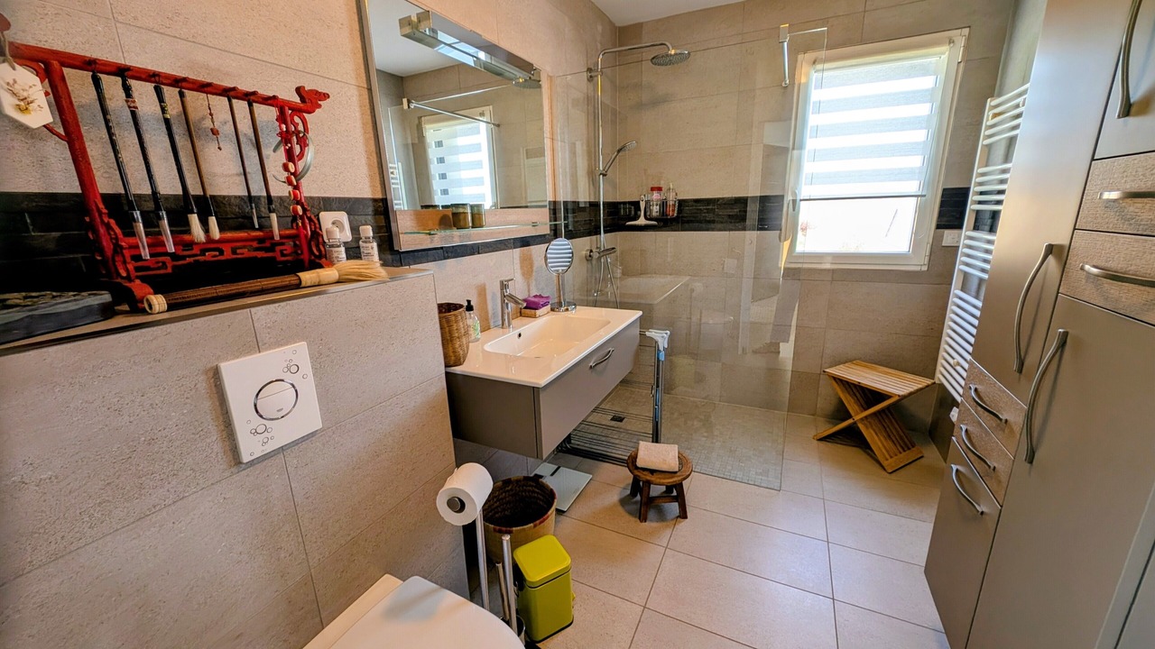 Photo of Bathroom in Ballan-Mire