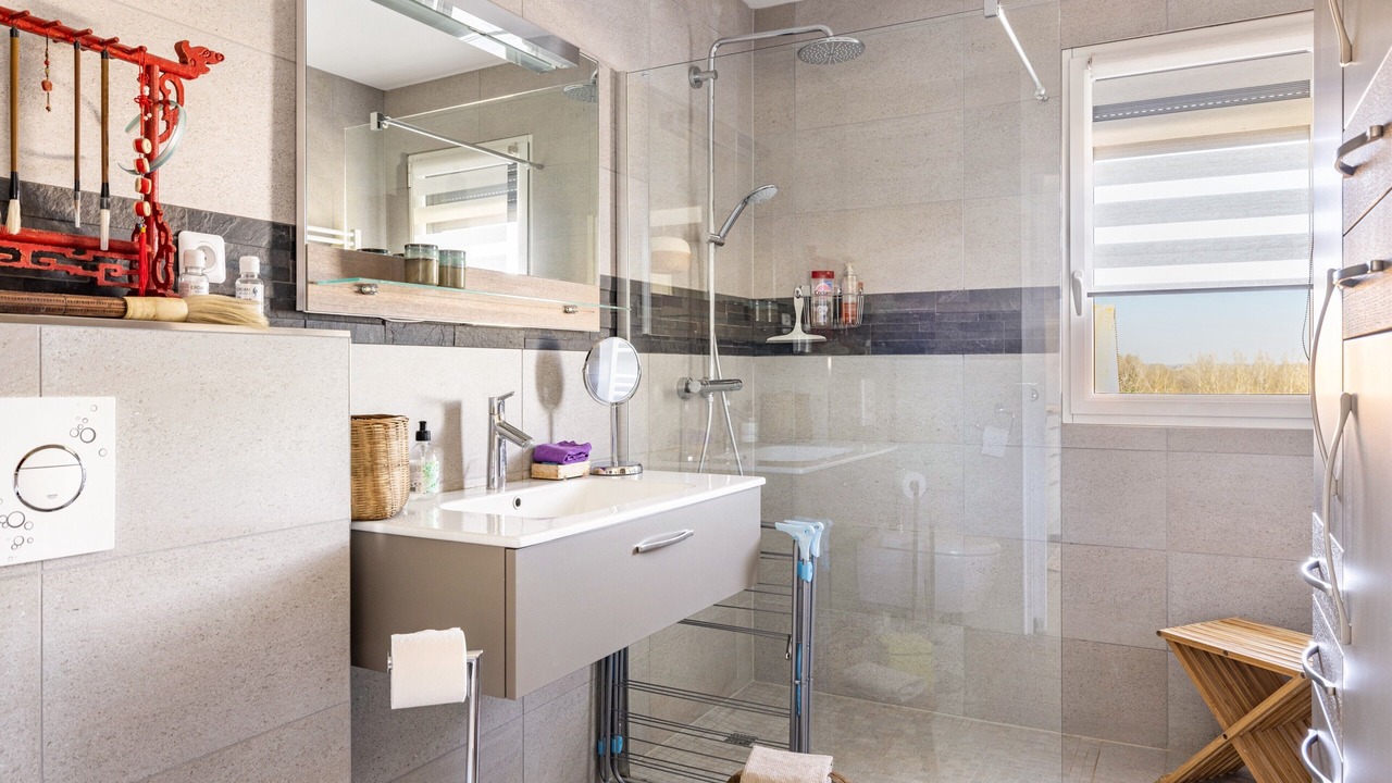 Photo of Bathroom in Ballan-Mire