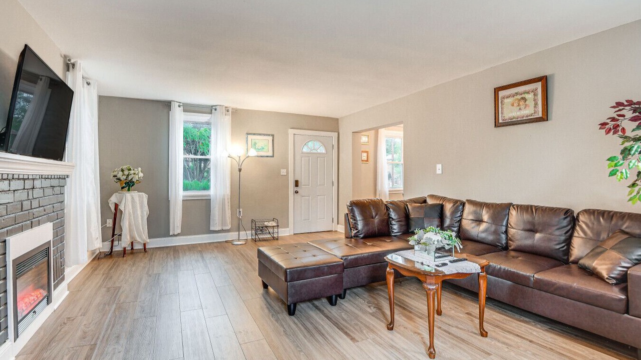 Photo of Livingroom in Erie