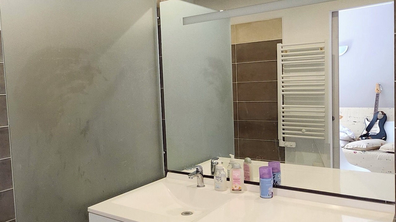 Photo of Bathroom in Tour-de-Faure