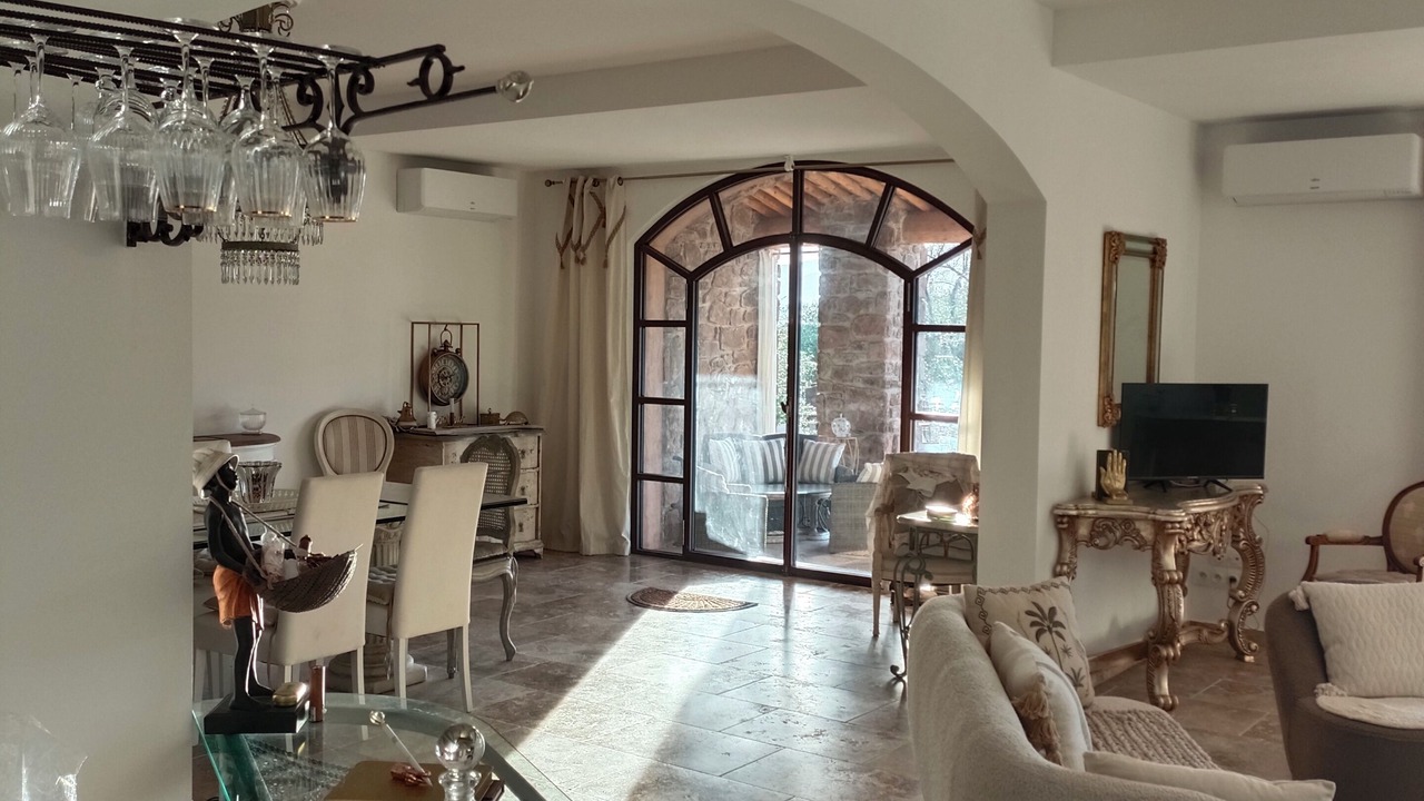 Photo of Livingroom in Repenti