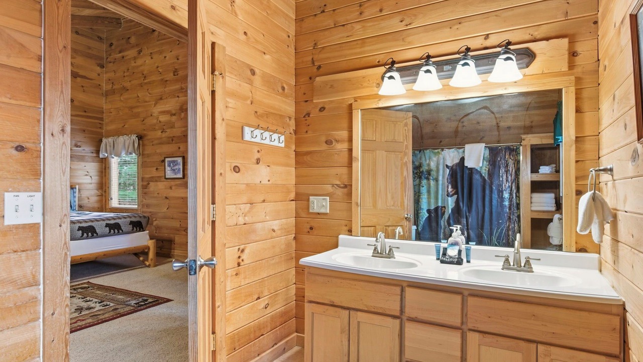 Photo of Bathroom in Branson Cedars