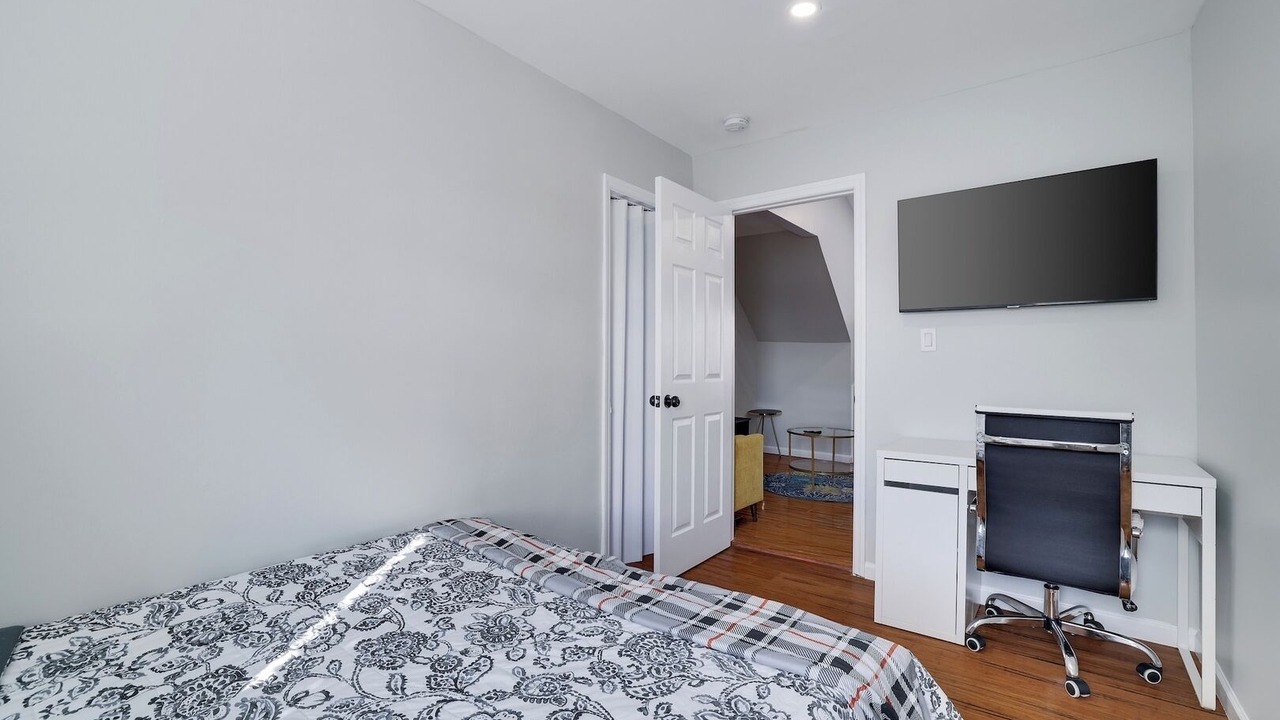 Photo of Bedroom in Weequahic