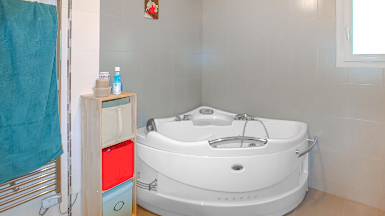 Photo of Bathroom in Saint-Fortunat-sur-Eyrieux