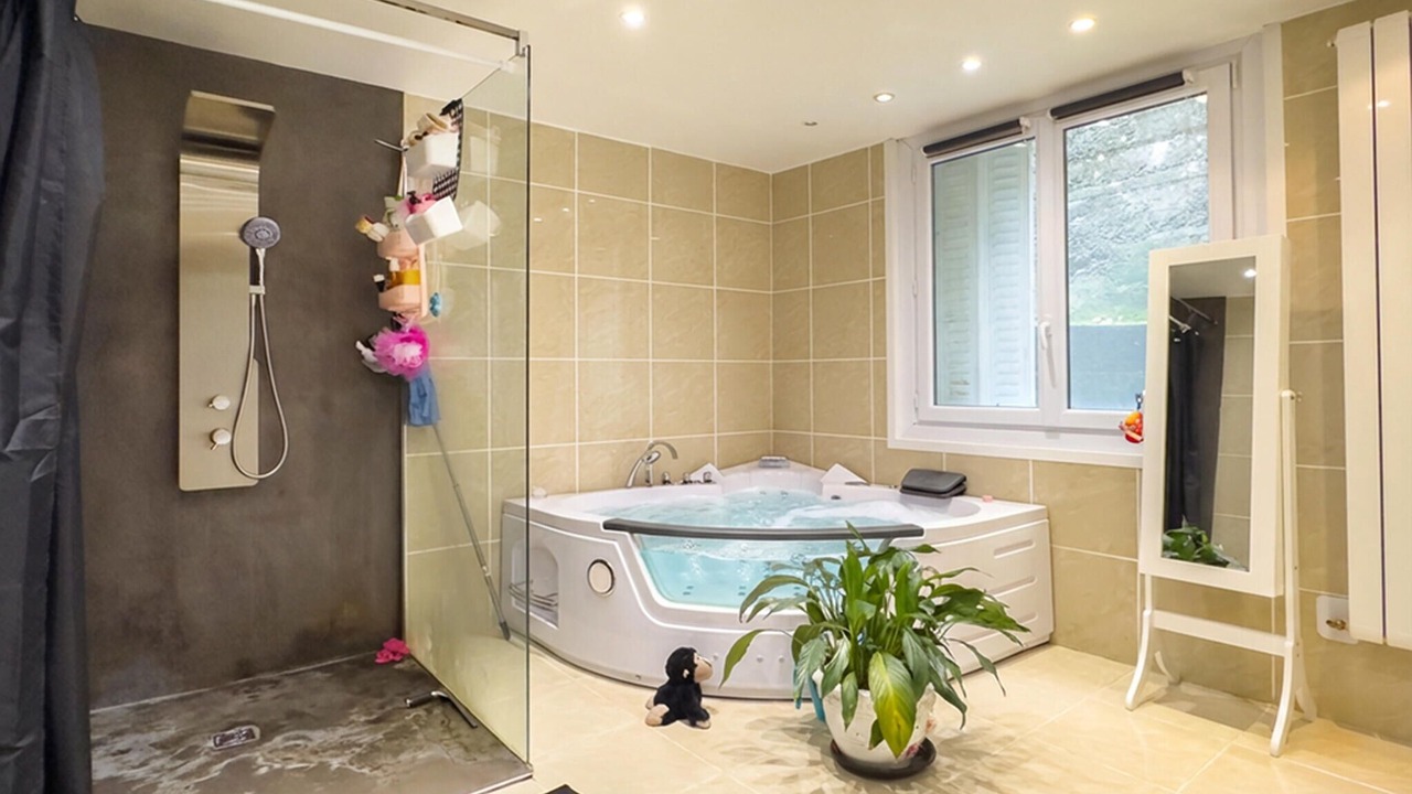 Photo of Bathroom in Saint-Julien-du-Gua