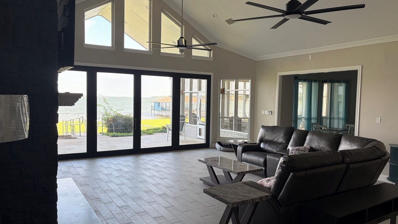 Photo of Livingroom in Eureka
