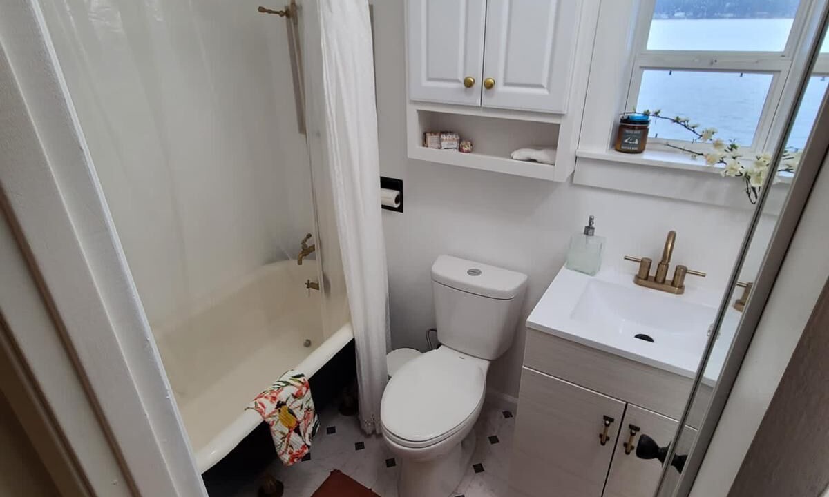 Photo of Bathroom in Retsil