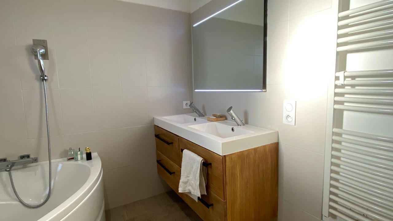 Photo of Bathroom in Roujan